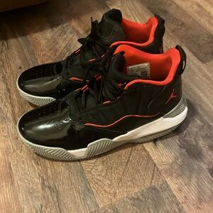 Kids Jordan shoes size 6Y EUC only worn a few times